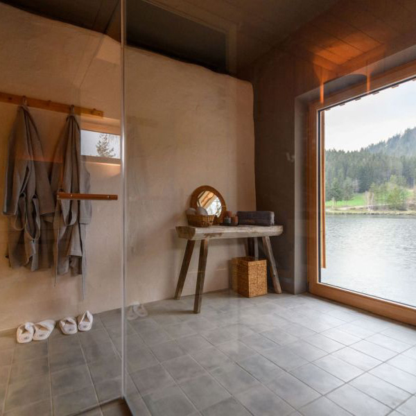 Infinity Klafs Sauna mit Blick auf Hubertussee