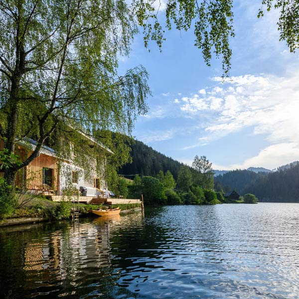 sein_erleben_geniessen_steg_ruderboot